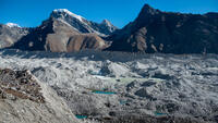 Le glacier Ngozumpa Le glacier Ngozumpa